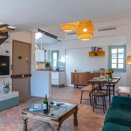 Le Chateau - The Beautiful Sight In Old Town, Private Terrace Apartment *