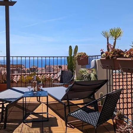 Le Château - The Beautiful Sight In Old Town, Private Terrace